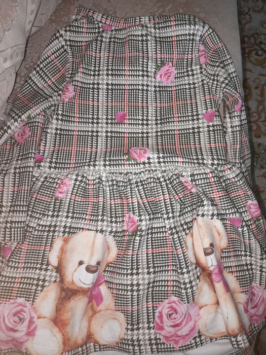 Отдам платья на девочку 3 платья