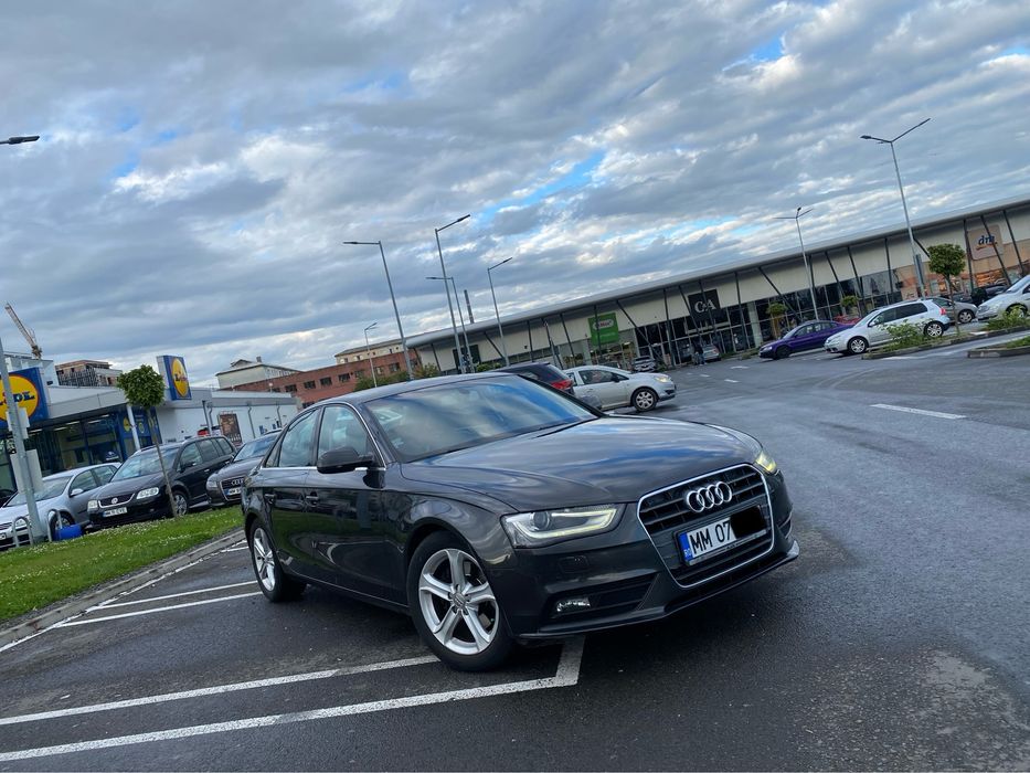 Audi A4 B8 * S Line * Automat * Navigatie Mare * Camera Marsalier *
