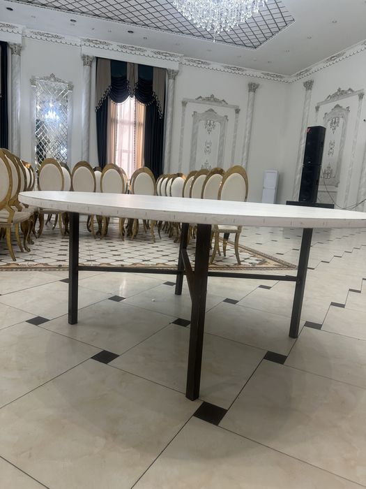 Стол круглый, диаметр 180 см