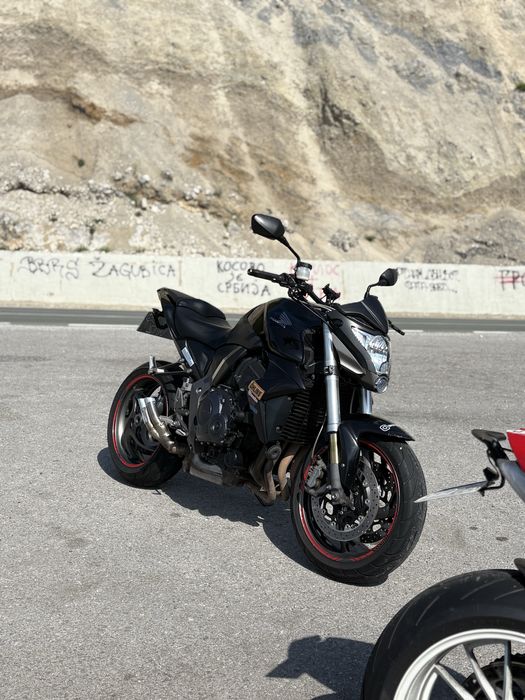 Vand Honda CB1000R avariat usor