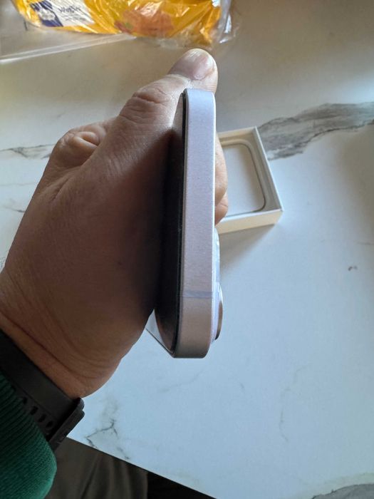 Продавам IPhone 14