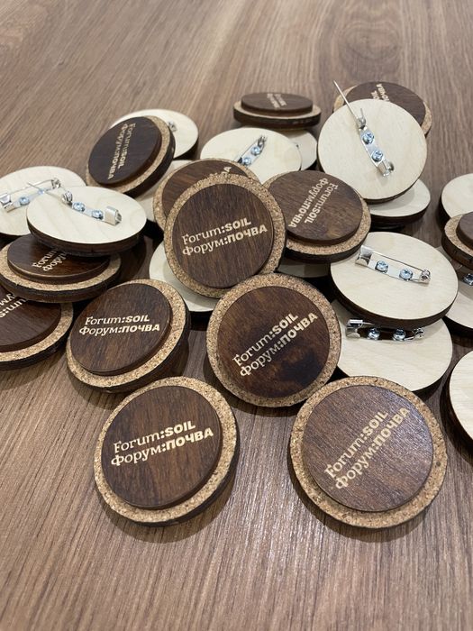 Дървени значки с корк