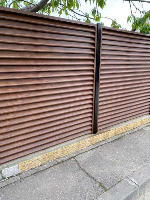 Garduri si porti din panou stil jaluzele, sipca metalica, plasa si BCA