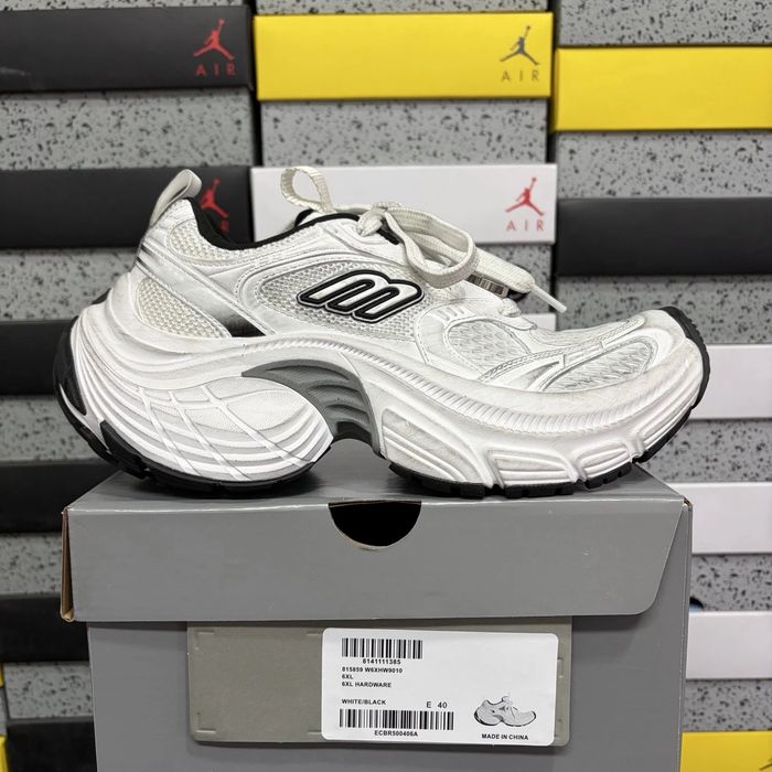 Balenciaga 10XL.