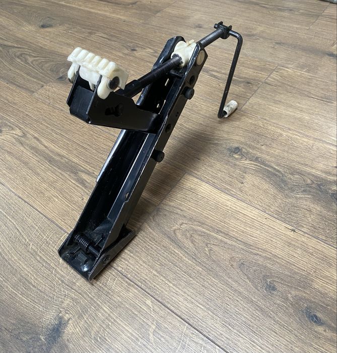 Домкрат БМВ, подходит для многих авто