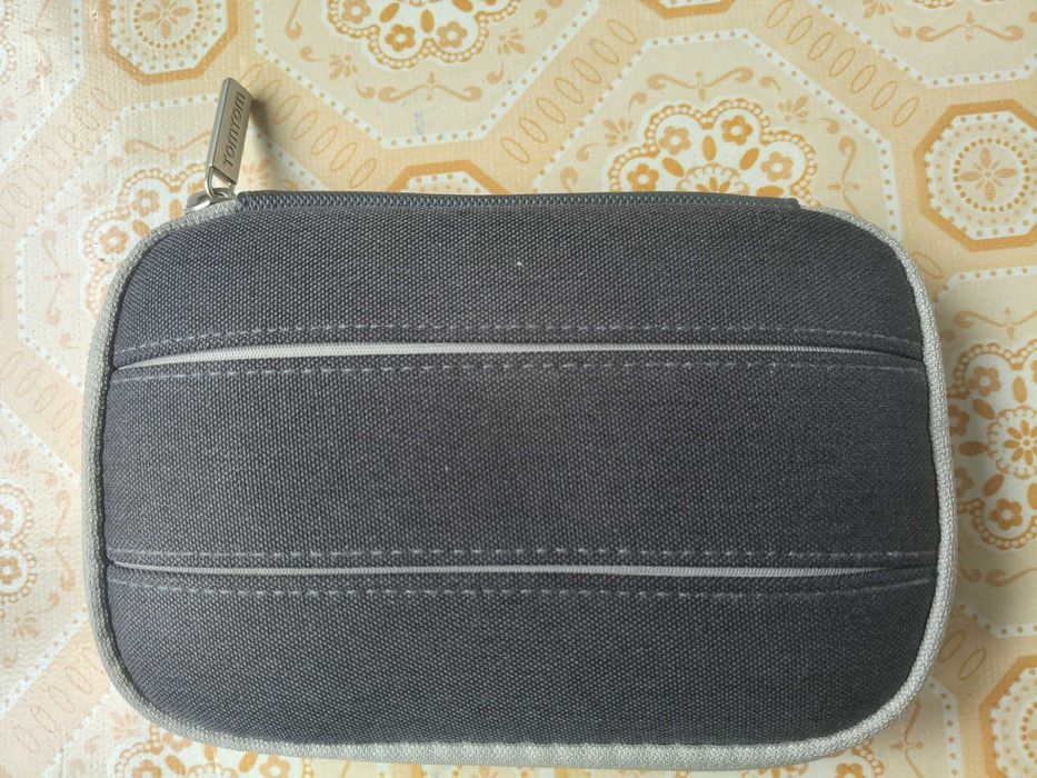 Vand GPS Tom Tom  GO Superior+husa, noi, ecran HD 6", pret 1600 lei!