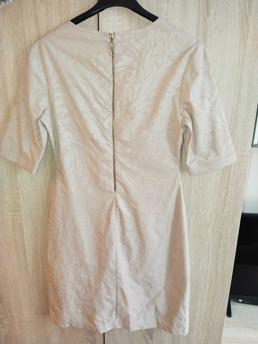 Продавам дамска рокля , нова, с етикет