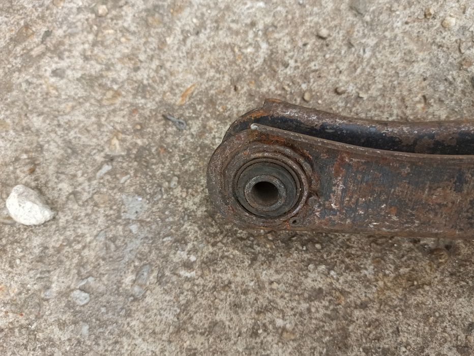 Долен носач за Лада Самара,със здрав тампон и шарнир