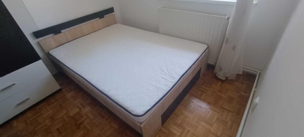 Set mobila camera in stare foarte buna