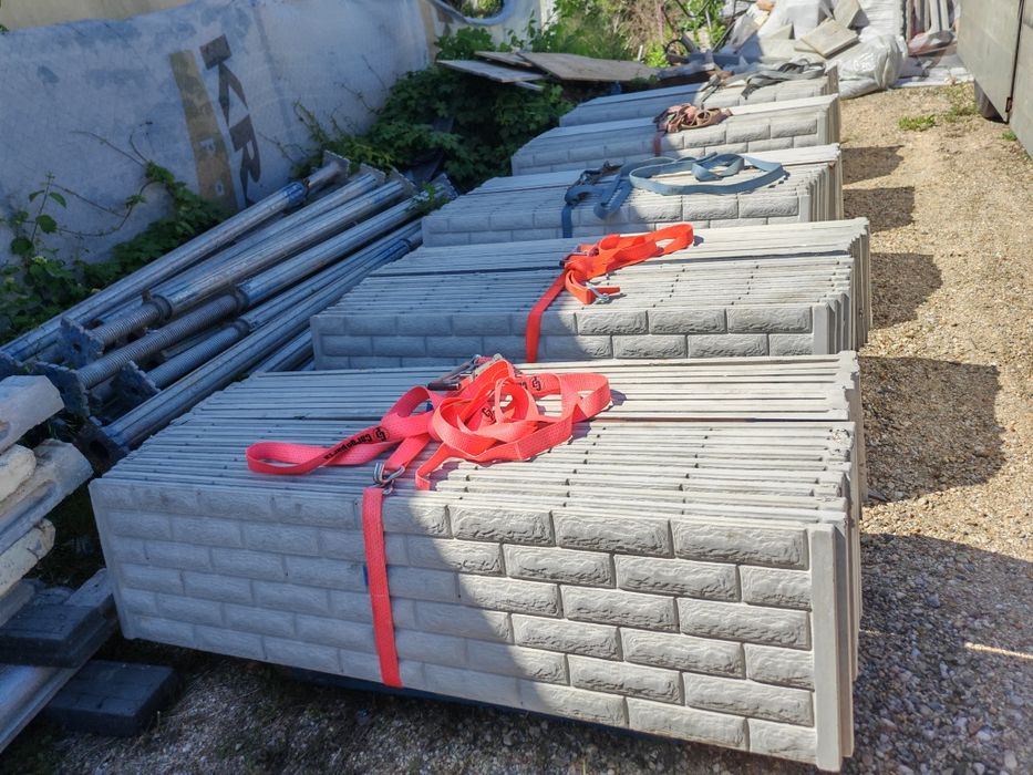 Vând gard prefabricat cu modelul din imagine