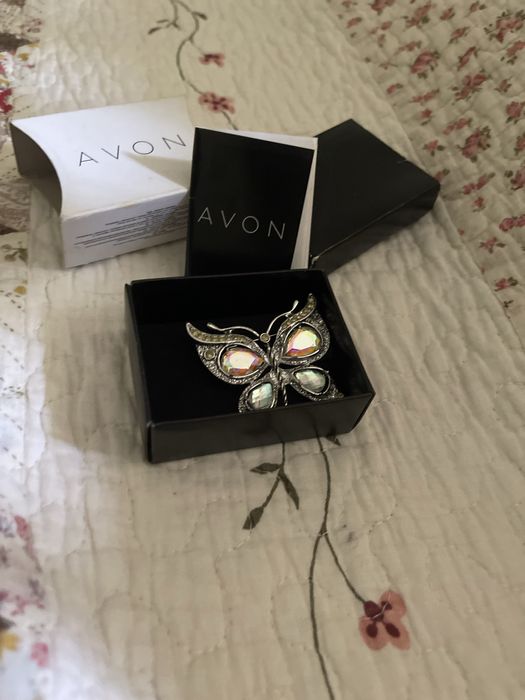 Брошка  Avon .ьыьчььчтч