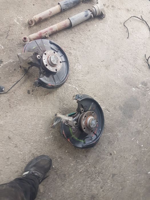 Задно окачване носачи шенкели мост пружини  за ауди а4 б7  комби