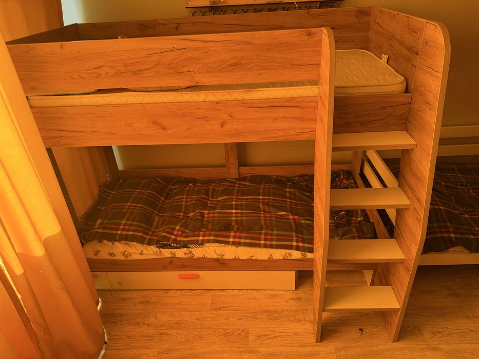 Детская двухъярусная кровать