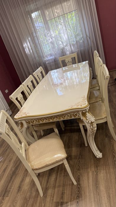 Продам шкаф,стол,8 стульев набор