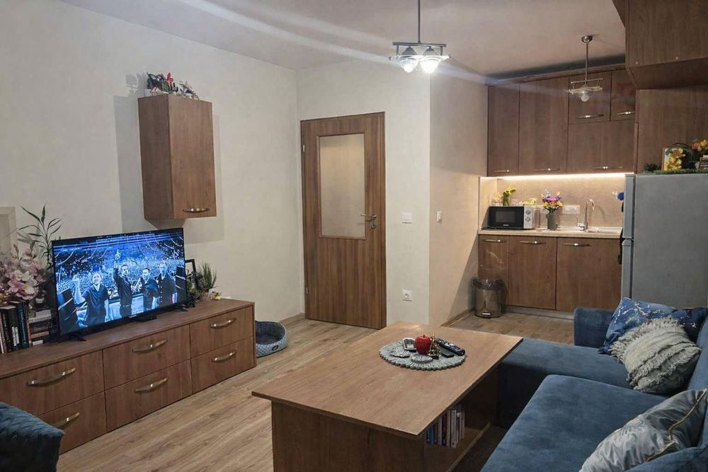 Двустаен апартамент в ж.к. Кръстова вада.