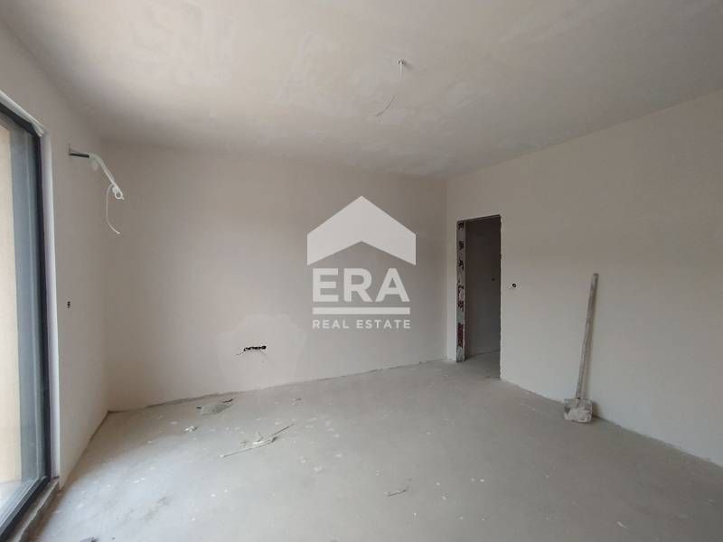 Тристаен апартамент за продажба, в новопостроена сграда с Акт 16, във