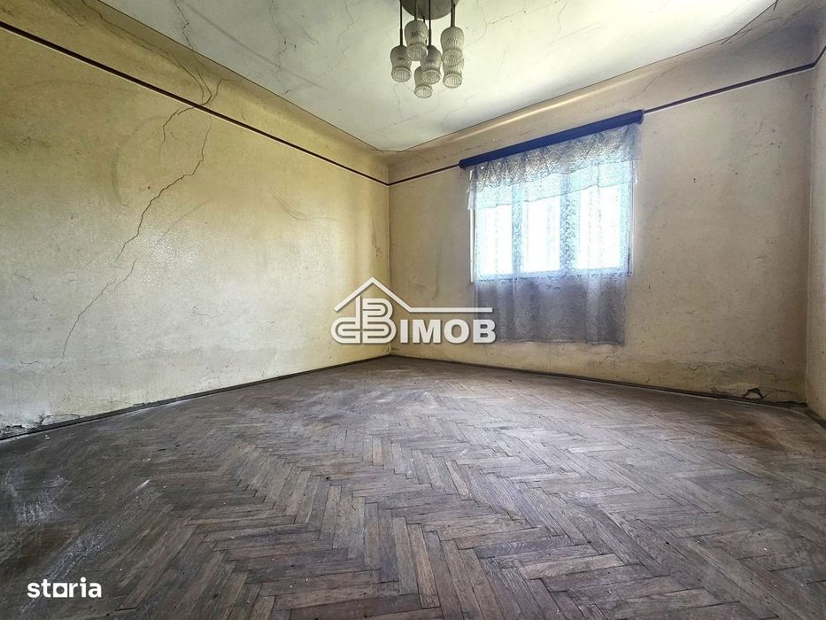 Casa cu 995 mp la Sosea - Viisoara