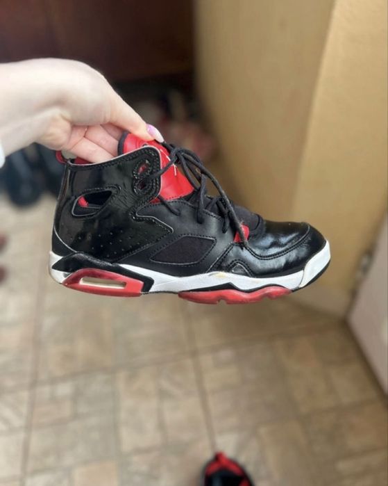 Vând adidași Jordan Flight Club