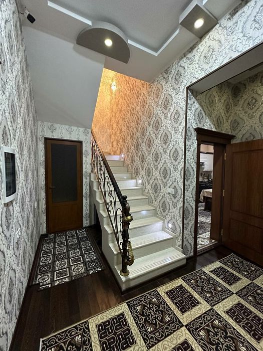 Продается 2 этажни шикарний евро ремонтом дом земля сентр городе кафта