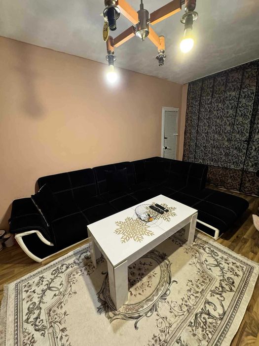 Черен ъглов диван