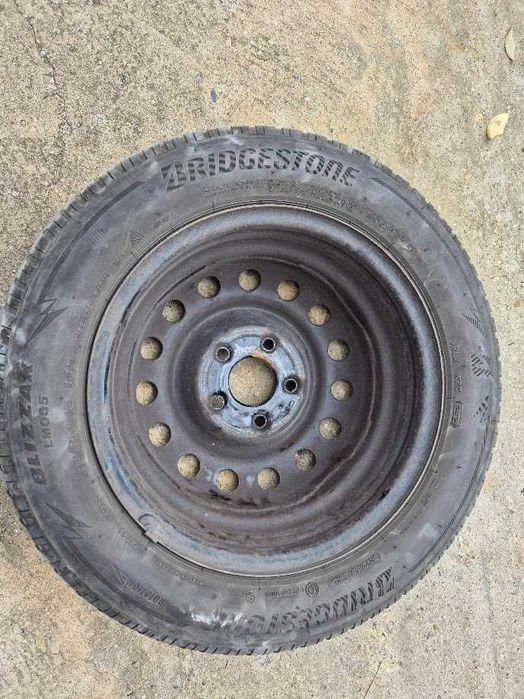 Джанти за Kia/Hyundai 15 с зимни гуми Bridgestone 185/65/15 ДОТ2921