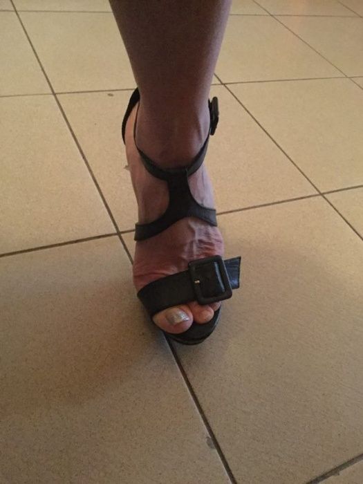 Дамски кожени сандали