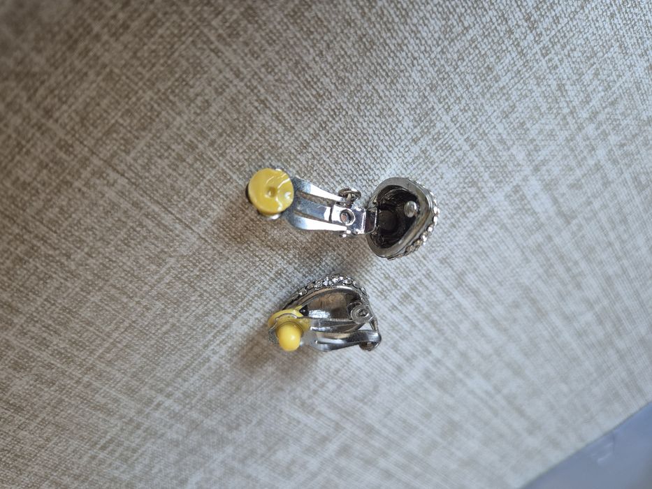 Обеци тип клипс.