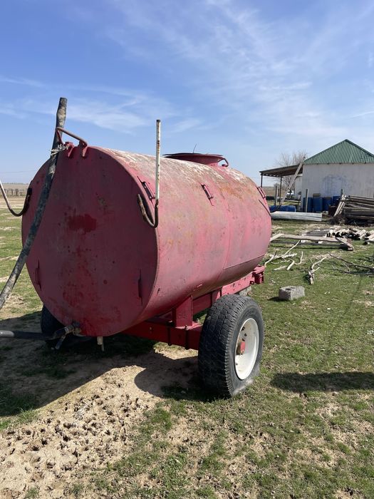 прицеп водавоз 3 тонный.