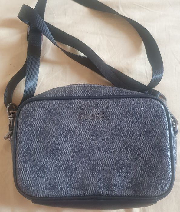 Gentuta de umar Guess