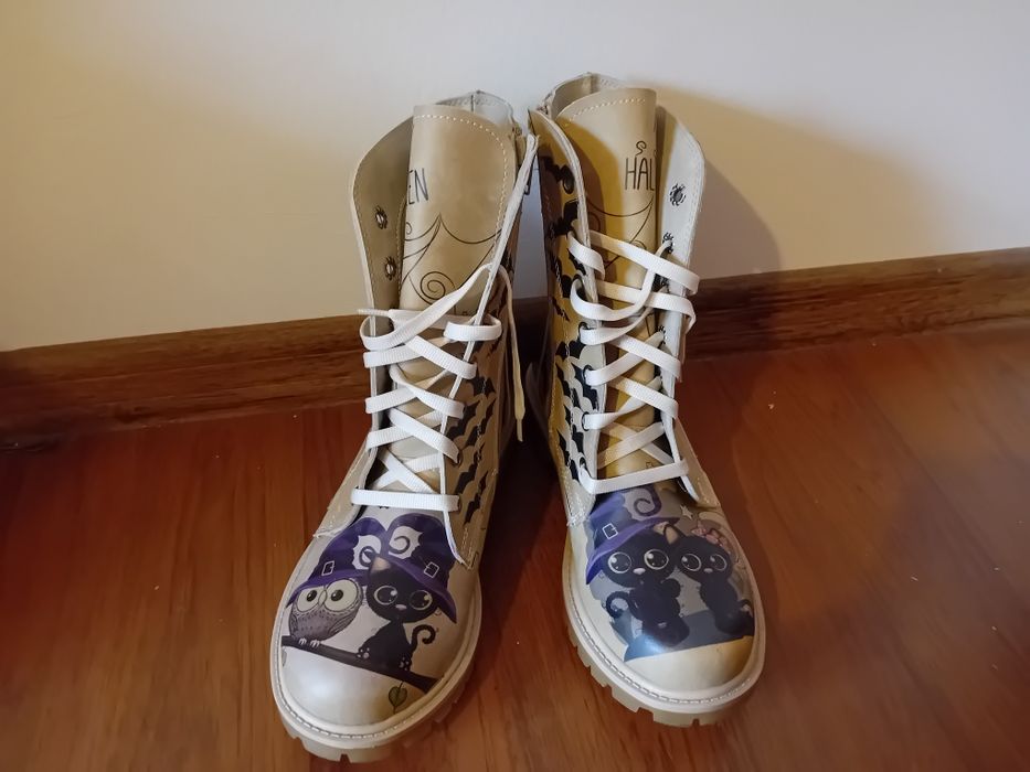 Ghete bej cu model Halloween