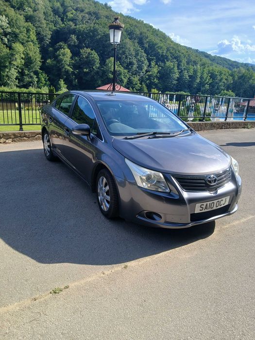 Продавам Toyota Avensis