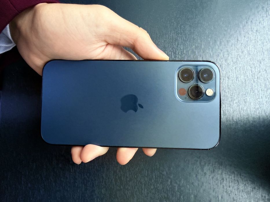 продам Iphone 12 pro на 128 гб