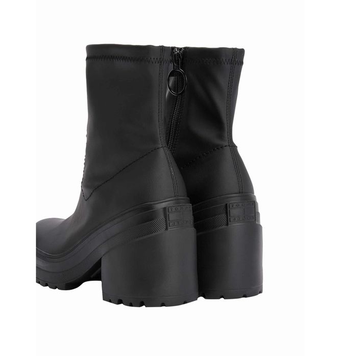 Tommy Hilfiger нови черни боти