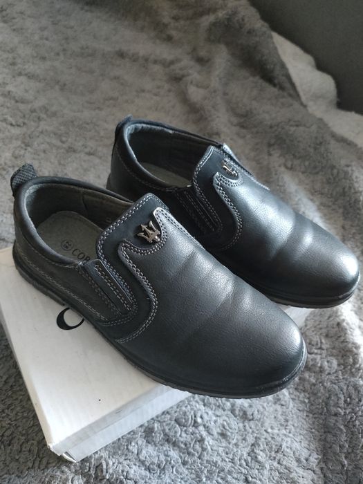 Продам туфли на мальчика 28 рр