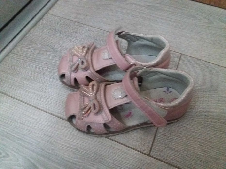 Продам сандалии для девочки