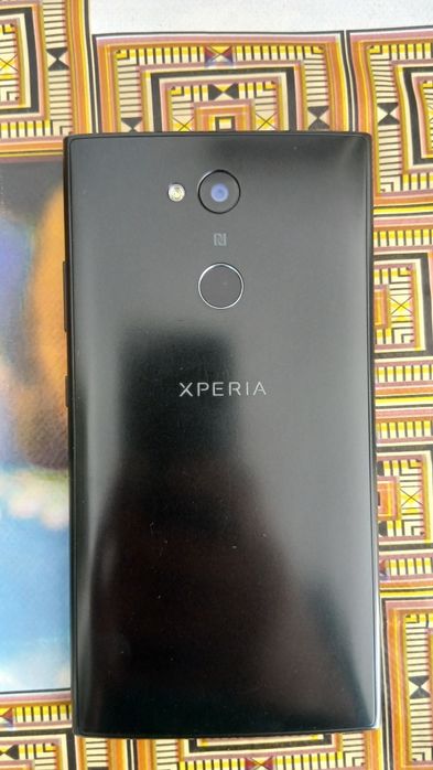 Vând telefon Sony Xperia L2 (sau schimb cu console vechi )