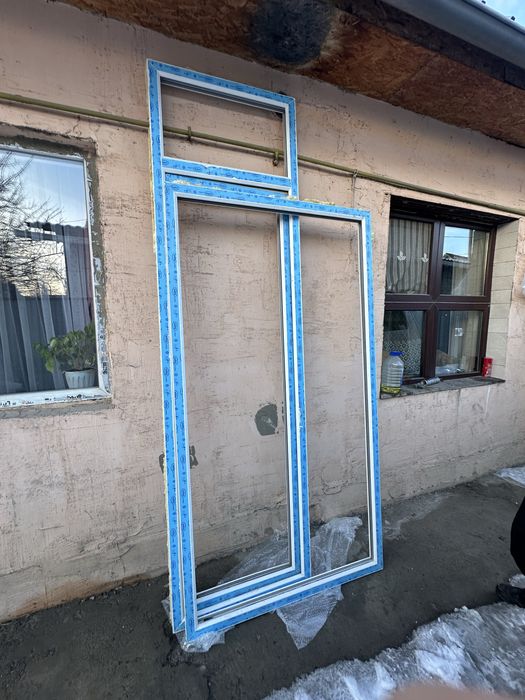 Окна с рамой и стеклом