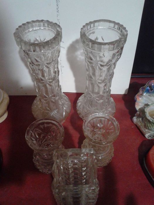 Вази, свещници и  тъкана картина за стена