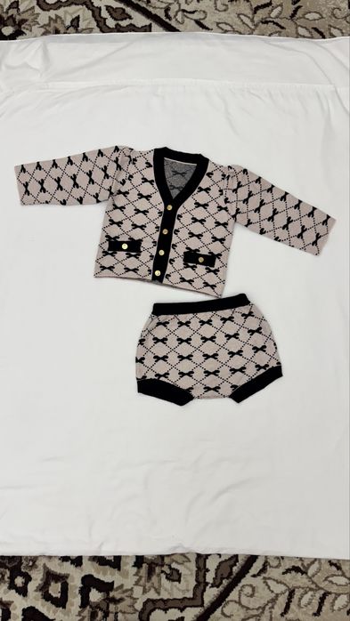 Qizlar uchun shortikli vyaziniy dvoyka