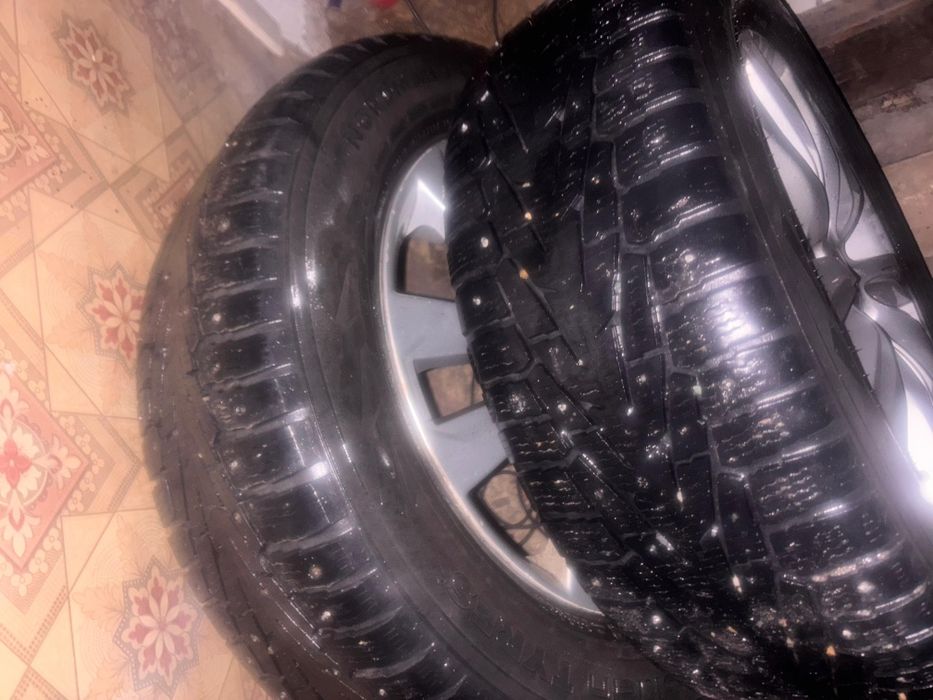 Продам шины с титановым диском R-18