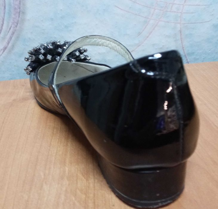 Туфли нарядные на девочку 37 р. 5000тг