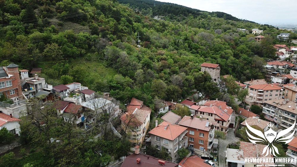 Продавам стара къща 72РЗП с двор 143кв. в гр.Асеновград кв.Чинар