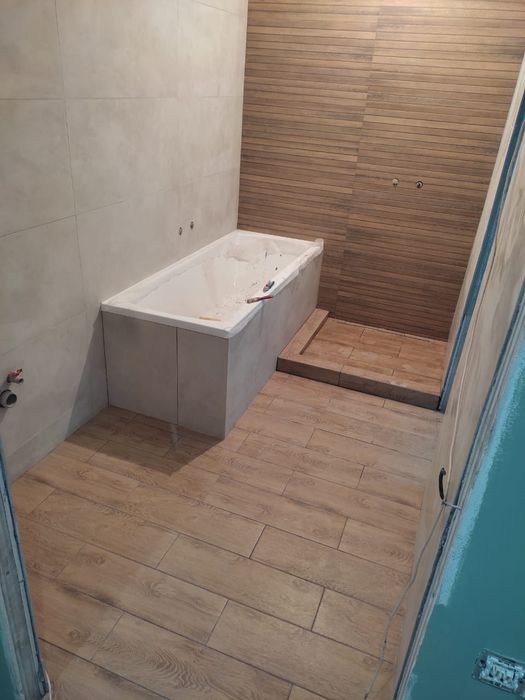 Стелим ламинат плитку