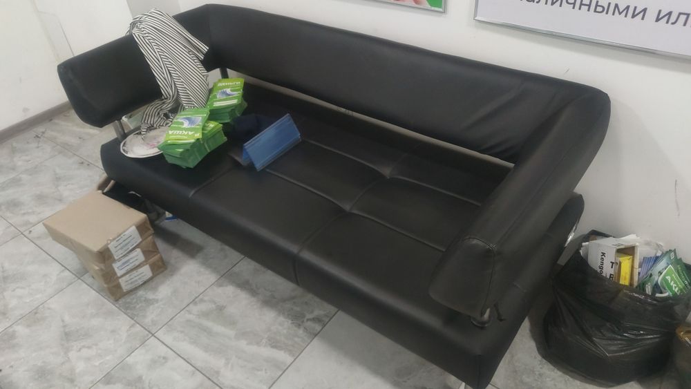 Продам офисную мебель, диван