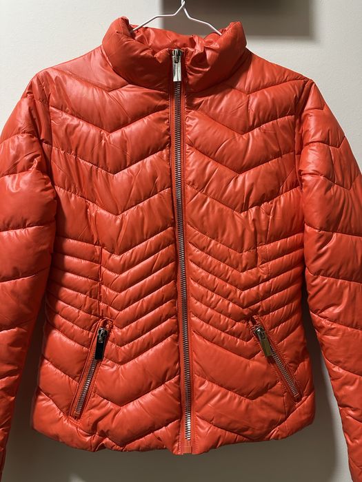 Дамско червено есенно яке