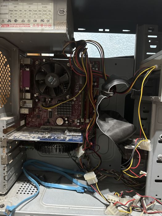 Продам настольный пк + монитор + колонкотличный без нарекании работает