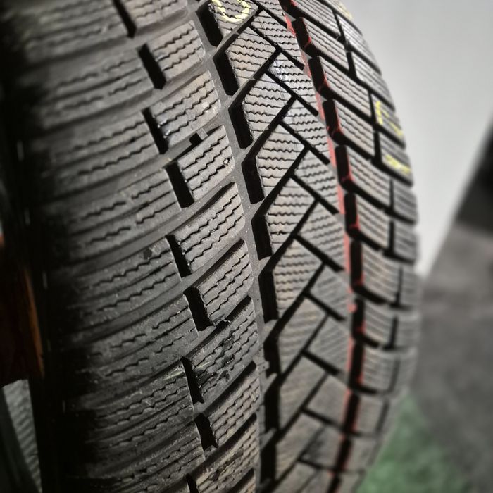 285 40 21 O bucată Vredestein Giugiaro m+s