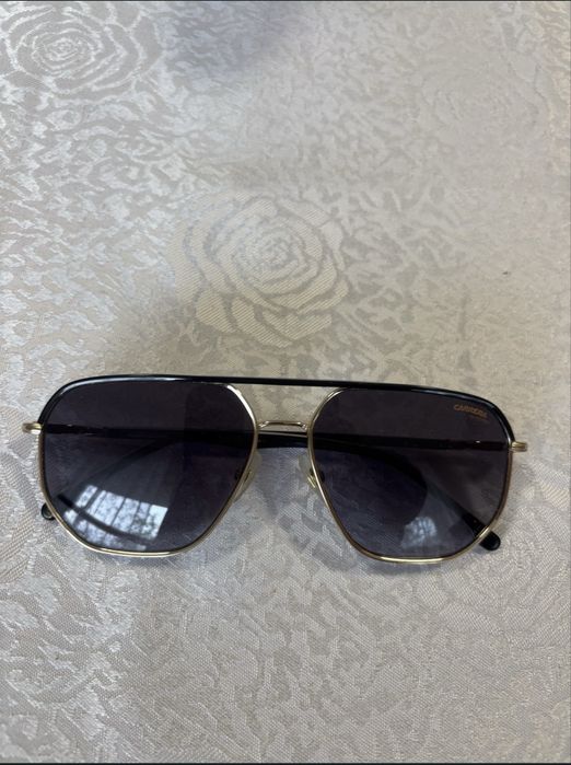 Продавам слънчеви очила carrera