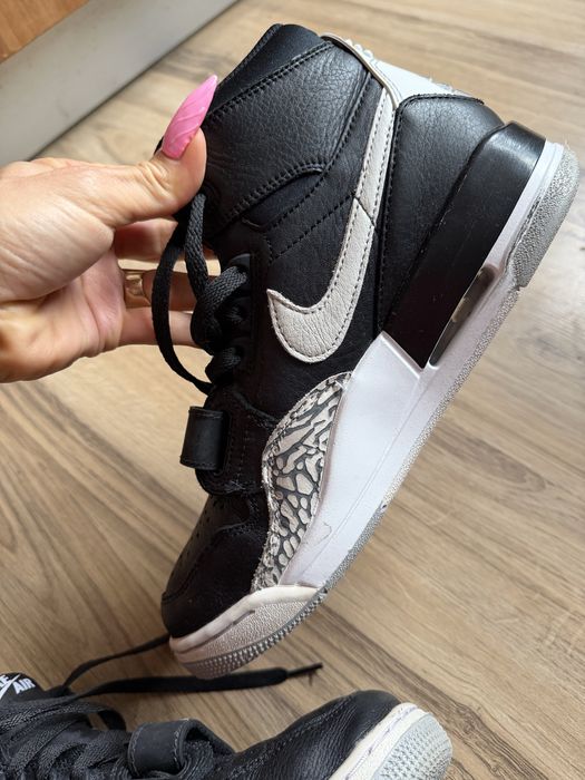 Оригинални кожени маратонки Jordan Legacy 312 „! 41