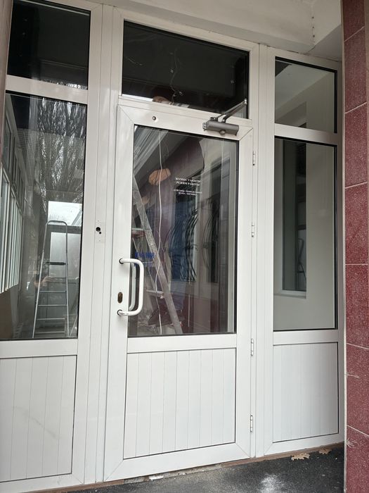 На продаже алюминиевый витраж